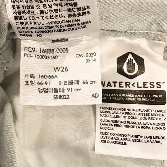 Levi's 26 (US 2/3) A-Line Mom Denim Shorts Light Wash Cuffed High Rise Women’s - Picture 11 of 13